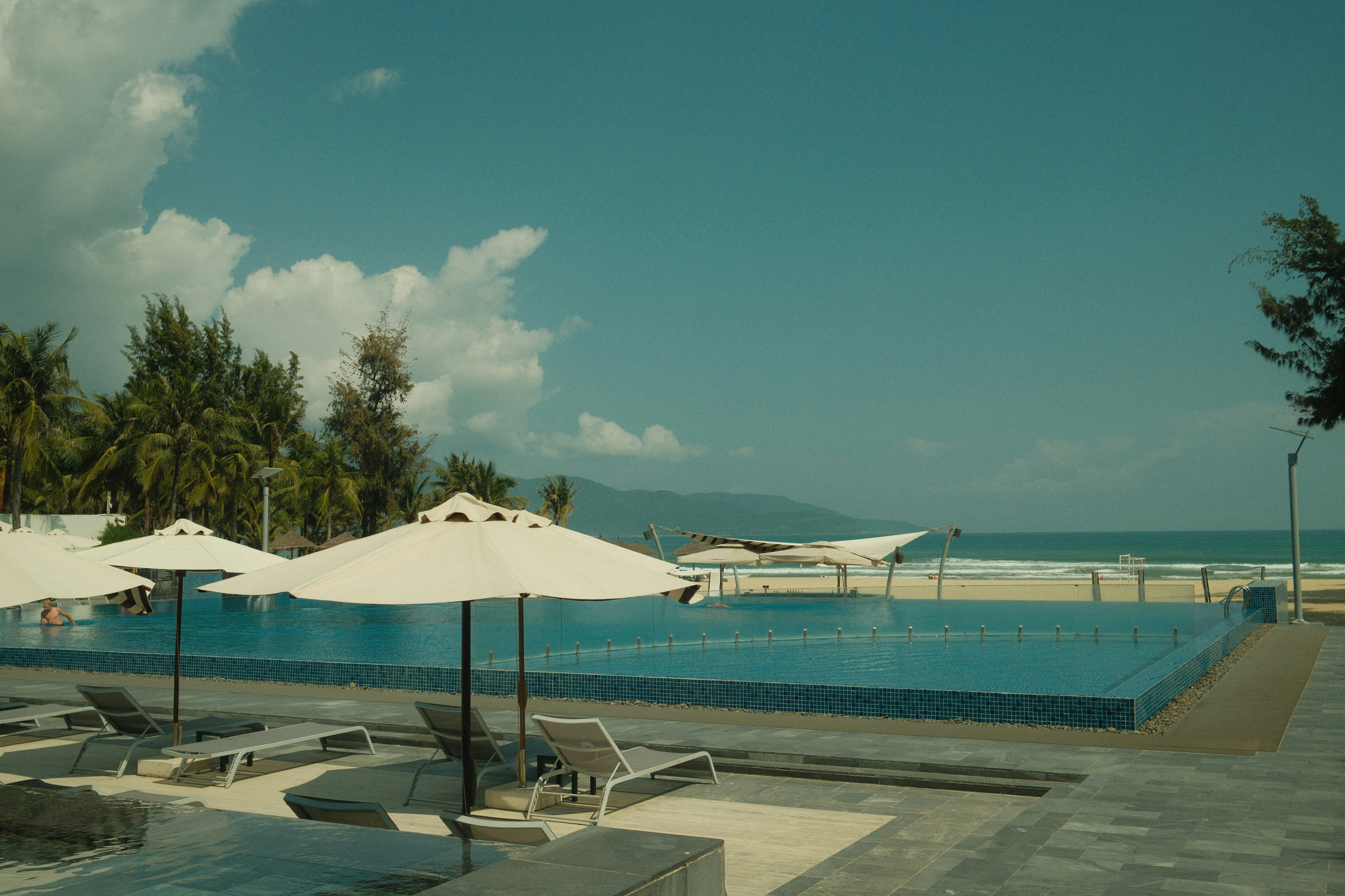 Luxury Pool 01